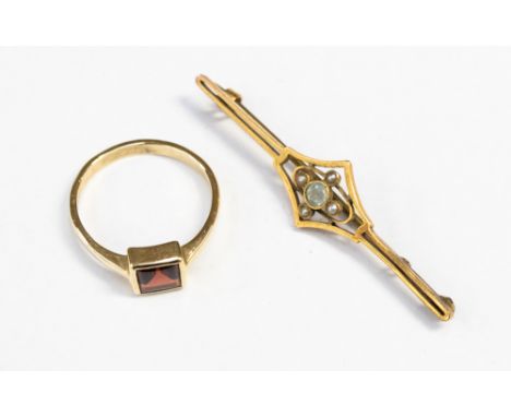 A garnet 9ct yellow gold ring, faceted cabachon bezel set garnet, ring size R, gross weight approximately 3.0 grams together 