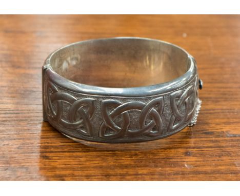 A Celtic design hinged bangle, hallmark Birmingham 1990, 40.4 grams 