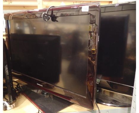 Samsung L37B55 37 inch TV. Not available for in-house P&amp;P, contact Paul O'Hea at Mailboxes on 01925 659133 All electrical