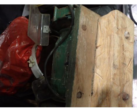Quantity of mixed tools to include bench grinder. Not available for in-house P&amp;P, contact Paul O'Hea at Mailboxes on 0192