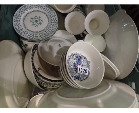 A mixed lot of ceramics including Spode, Aynsley and Royal Doulton. Not available for in-house P&amp;P, contact Paul O'Hea at