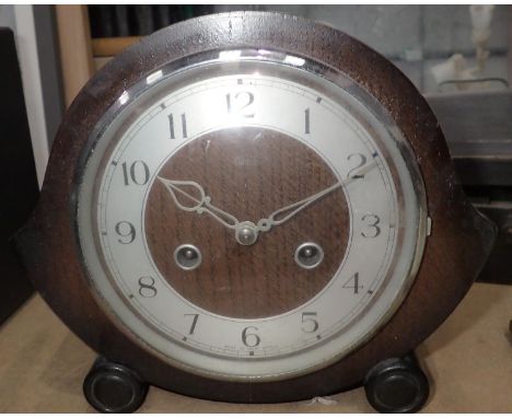 Smiths of Enfield oak cased chiming mantle clock, H: 18 cm. Not available for in-house P&amp;P, contact Paul O'Hea at Mailbox