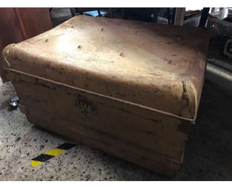 VINTAGE METAL TRAVEL TRUNK A/F