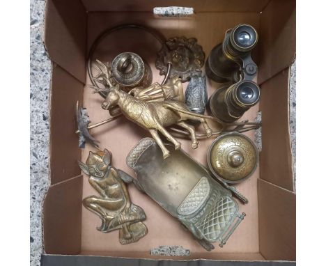 CARTON WITH PAIR OF VINTAGE BRASS BINOCULARS, GOBLIN DOOR KNOCKER, BRASS SANTA CLAUS WITH SLEIGH &amp; OTHER BRASS WARE 