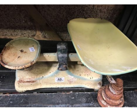 SET OF VINTAGE BALANCE SCALES WITH WEIGHTS RUSTY A/F