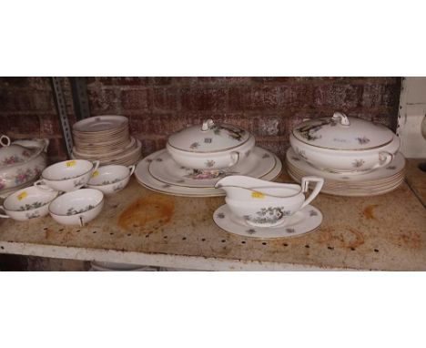 QTY OF ROYAL WORCESTER WATTEAU FINE BONE CHINA