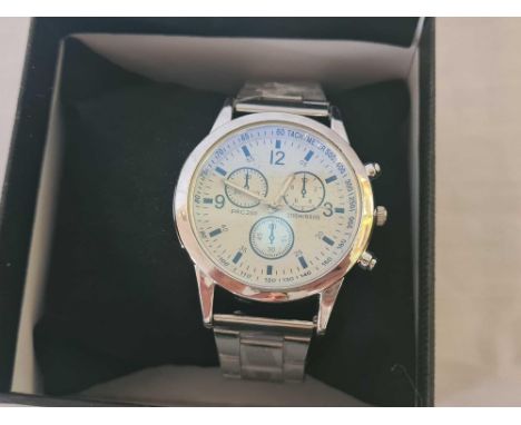 GENTS MULTI DIAL WRIST WATCH WITH SECONDS SWEEP &amp; DATE APERTURE