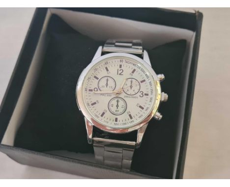 GENTS MULTI DIAL WRIST WATCH WITH SECONDS SWEEP &amp; DATE APERTURE