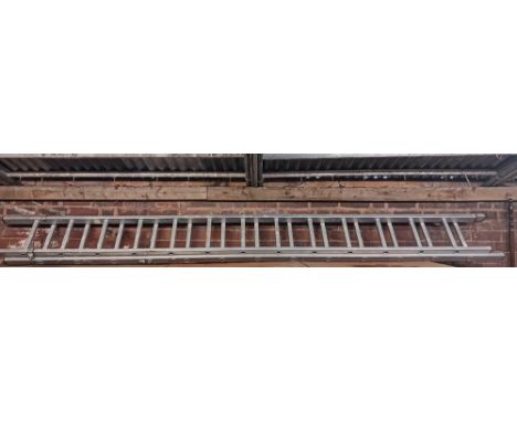 DOUBLE EXTENDING LADDER