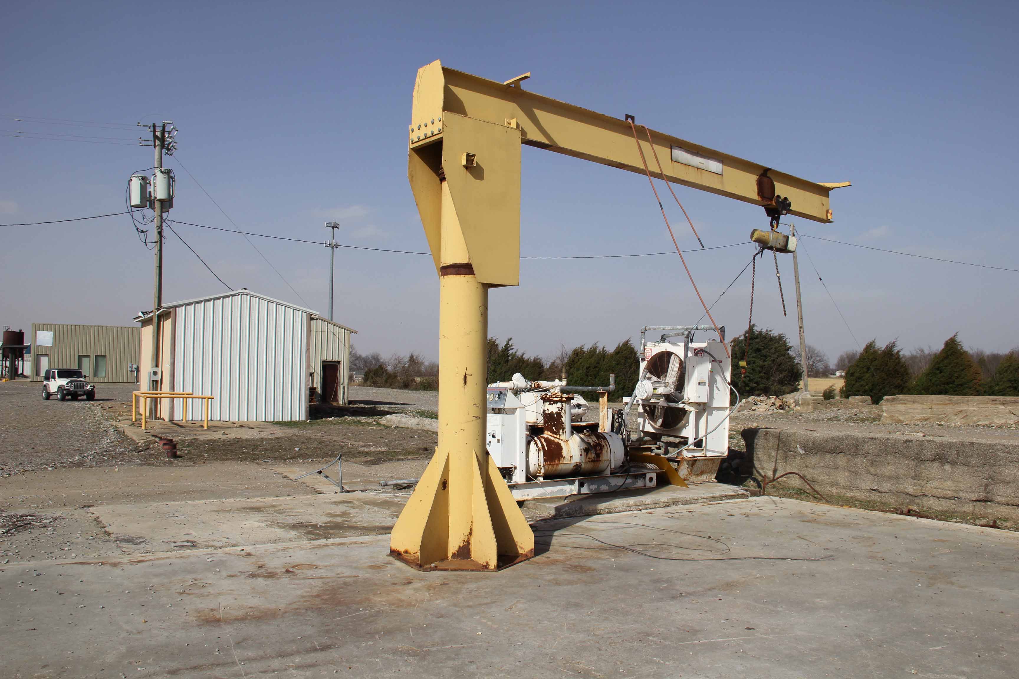 FREE STANDING PEDESTAL JIB CRANE, RELIABLE 1 T. X APPROX. 16' REACH