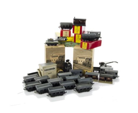 Twin Trix 00 Gauge metal bodied Wagons Signal Boxes Derelict Huts and other Accessories: Whistling Signal Boxes (3, one unbox