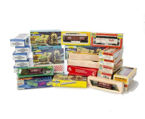American HO Gauge Freight stock by various makers: A collection of boxed wagons by Bachmann, Athearn, Life-Like and others in