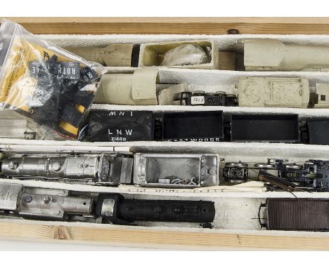A tray of kit-built and resin-cast OO Gauge Locomotive bodies and other components: including unpainted resin-cast bodies of 