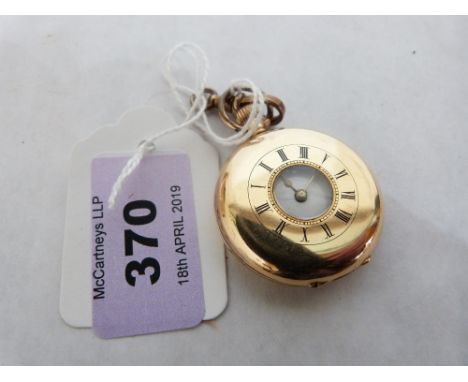 A half-hunting fob watch, the enamel dial with Roman numerals. In gold marked 14k. 33mm diam