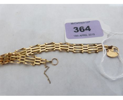 A 9ct gate link locket bracelet. 4.4g
