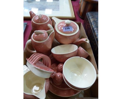 A Susie Cooper bachelor's tea service comprising twelve pieces. Two cups cracked