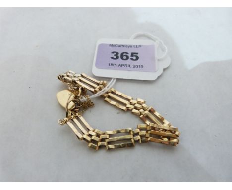 A 9ct gate link locket bracelet. 8.7g