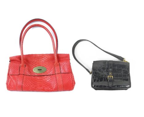 MULBERRY VINTAGE CONGO LEATHER SHOULDER BAG, lined in iconic tartan check fabric, detachable strap, 25cm x 18cm H x 8cm with 