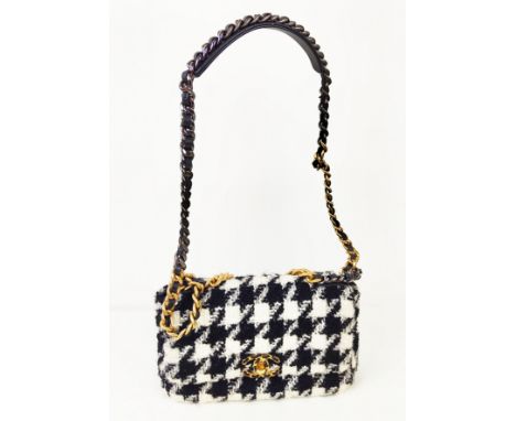 CHANEL 19 BLACK AND WHITE RIBBON HOUNDSTOOTH TWEED FLAP BAG, hardware in gilt and silver metal, top handle in gilt metal, str