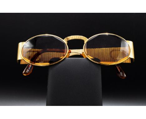 CHRISTIAN DIOR VINTAGE SUNGLASSES, the sides are metal with the Christian Dior logo in polished gold and tortoiseshell colour