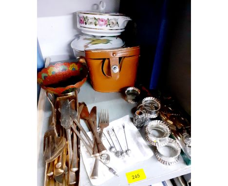 A quantity of silver plated cutlery and flatware, mixed ceramics and collectables. Location:G 