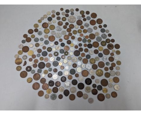 Mixed world coins and banknotes to include Republic of China ten Cash, 1917 10 Milliemes, 1877 Quarter Anna, French First Rep