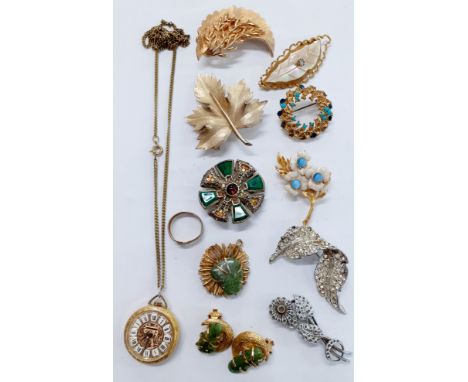 A quantity of vintage costume jewellery, mainly brooches to include a pair of BSK gold tone and green onyx clip-on earrings a