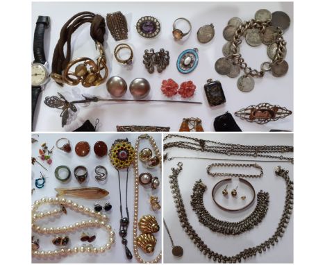 A quantity of vintage costume jewellery to include a Victorian brown woven bracelet with a Pinchbeck swirl pendant housing 3 