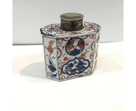 A Chinese Imari porcelain tea caddy, 18th century, of shaped octagonal form, with (later) white metal cover (crack to base). 