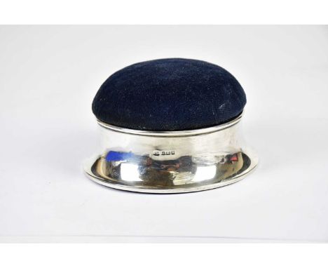 An Edwardian hallmarked silver mounted pin cushion / ring box, of circular form, Birmingham 1908, diameter 11cm.Condition Rep