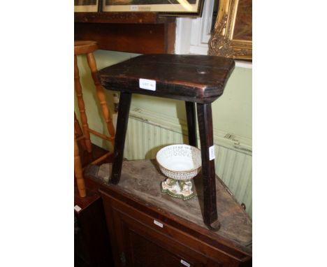 AN ANTIQUE FOLK ART SQUARE TOPPED THREE LEGGED STOOL 