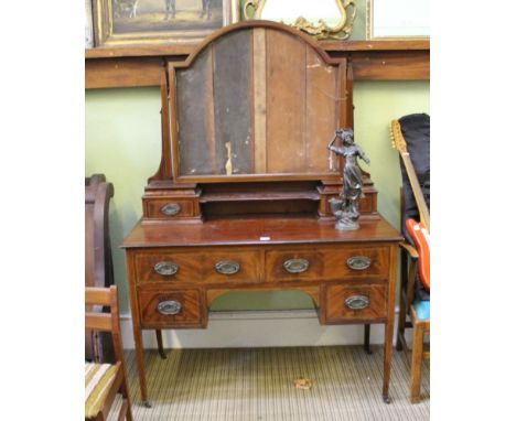 A QUALITY LATE 19TH / EARLY 20TH CENTURY DRESSING TABLE having provision for adjustable mirror plate, supported on twin jewel