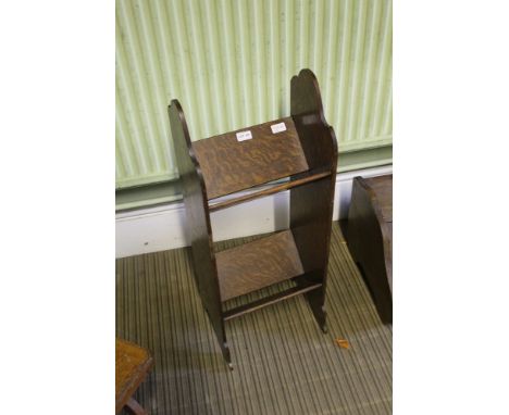 AN EARLY 20TH CENTURY PLANK BUILT OAK TWIN LEVEL BOOK TROUGH 
