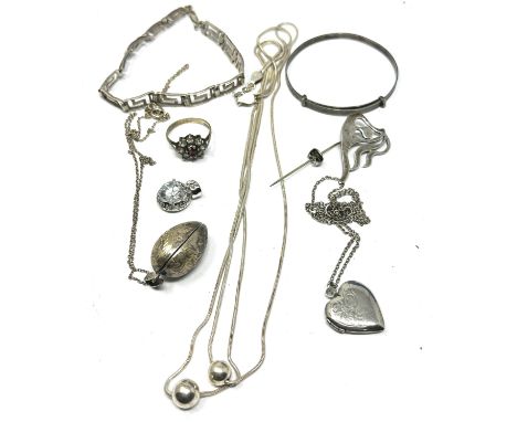 Selection of vintage silver jewellery inc pendant necklace ring pendants etc weight 50g 