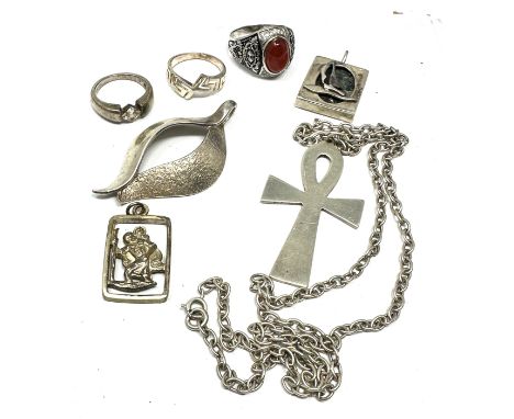 Selection of vintage silver jewellery inc pendant necklace rings pendants etc weight 58g 