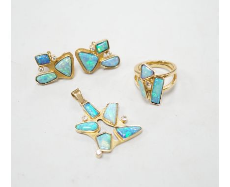 A modernist suite of 750 yellow metal, opal doublet? and diamond cluster set jewellery, comprising a pendant (overall 37mm), 