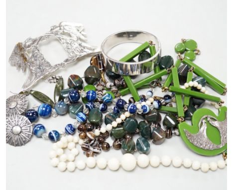 A mixed group of jewellery including graduated white coral bead necklace, bloodstone necklace, banded agate necklace, pair of