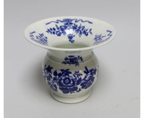 An 18th century Worcester ‘Three Flowers’ pattern spittoon, 11cm high