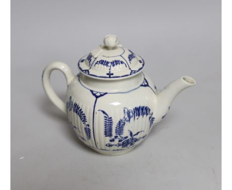A Worcester Immortelle pattern ribbed teapot and cover, c.1770, 14cm high