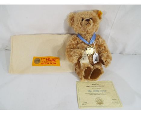 Steiff - a good quality mohair Danbury Mint 2002 bear by Steiff, serial number 0544 with certificate of authenticity, cloth b