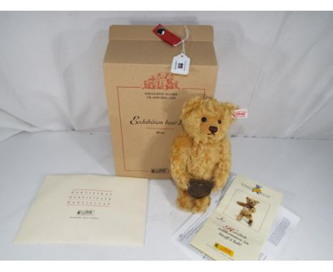 Steiff - an original mohair Steiff exhibition bear 2004, issued in a limited edition no. 00563 with certificate of authentici