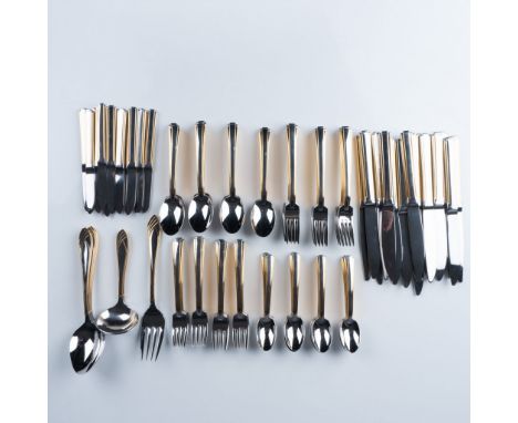 This exquisite 114-piece flatware set by Oneida features the elegant Etage pattern. Each piece is crafted from high-quality s