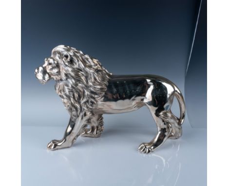 An exquisite silver lion sculpture by Gold Line, marked "925 Gold Line," showcasing polished surfaces and a lifelike stance. 