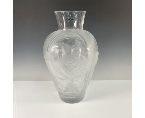 Stunning Lalique vase featuring a frosted and clear crystal design. This exquisite piece showcases graceful, Art Deco-style n