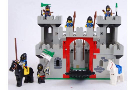 LEGO CASTLE: An original vintage 1980's Legoland Lego Knights Castle ...