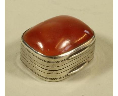 A GEORGE IV SILVER SMALL VINAIGRETTE, maker William Pugh, Birmingham 1814, of plain rounded oblong form, the base engine turn