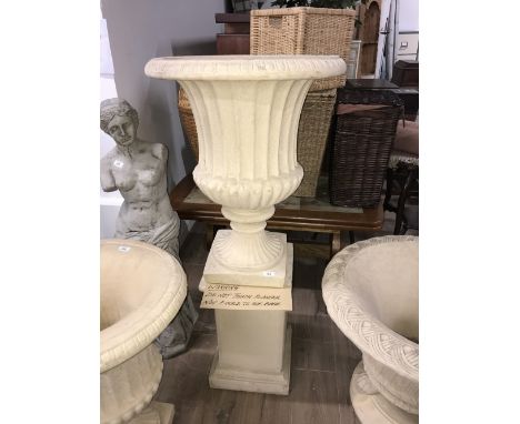 1 LARGE PLANTER WITH BASE