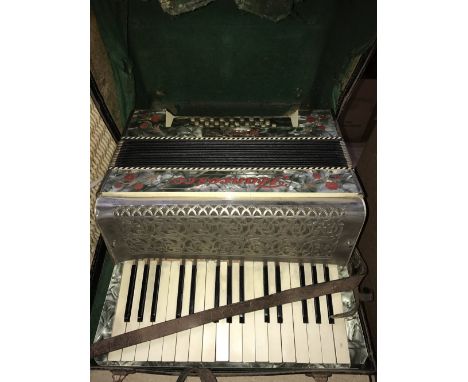 ACCORDION IN CASE