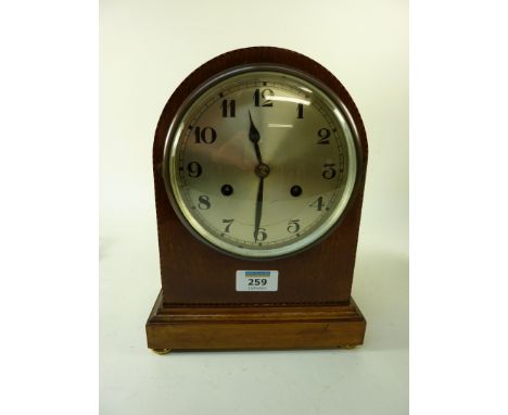 Early 20th century mahogany mantle clock with chequered inlay H27cm 