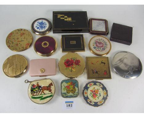 Art Deco compacts including Dubarry, Stratton, Kigu, Agme (Swiss), Le Rage, brown cardboard compact (utility) etc in one box 